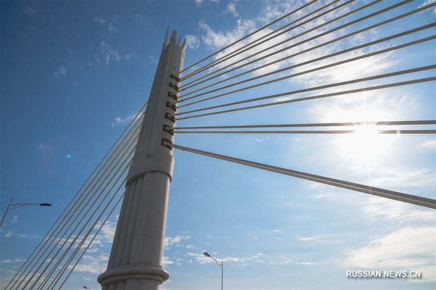 В провинции Гуйчжоу завершено строительство моста-"флейты"