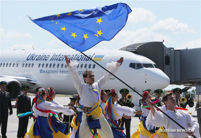 Киевский международный аэропорт открыл "безвизовое" авиасообщение со странами ЕС