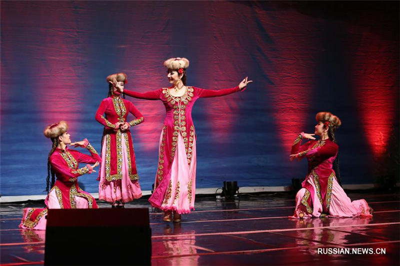 В Астане прошло выступление артистов из труппы Синьцзянского театра искусств