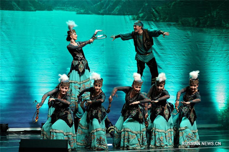В Астане прошло выступление артистов из труппы Синьцзянского театра искусств