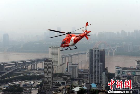 Первый медицинский вертолет в Чунцине введен в эксплуатацию