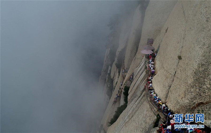 "Небесный" переход на горе Хуашань
