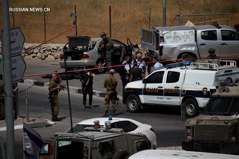 Израильские военные застрелили палестинца, на автомобиле сбившего солдат армии Израиля