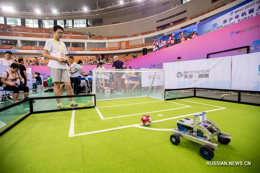 В Ухане стартовал национальный финал всемирного юношеского конкурса роботов RoboCom -- 2017