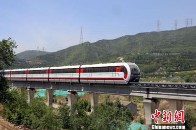 Первый в Пекине поезд на магнитной подушке провел испытание на рельсах