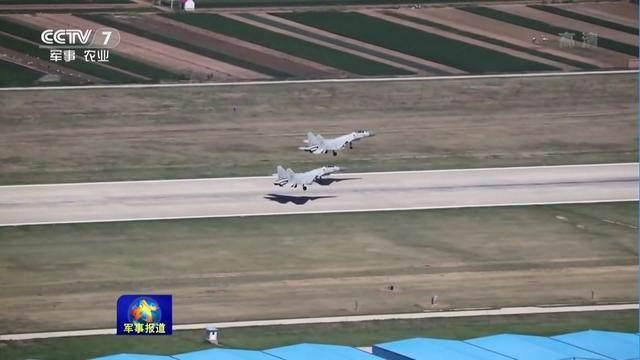 Пилот китайского истребителя «Цзянь-15» успешно приземлился после возгорания двигателя