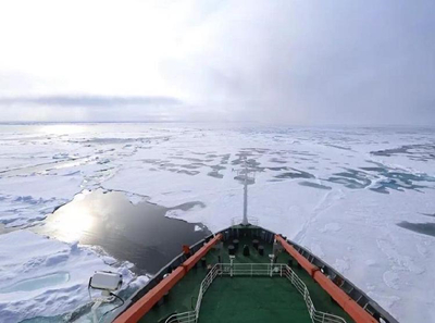 Китайский ледокол «Сюэлун» проплыл через Центральную Арктику
