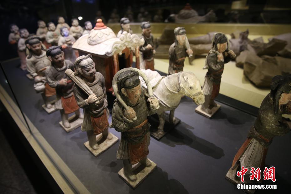 В Сиане открылась выставка памятников культуры расписной керамики