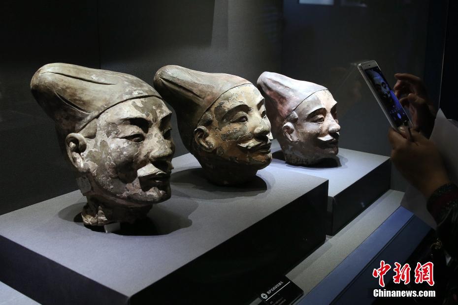 В Сиане открылась выставка памятников культуры расписной керамики