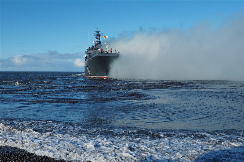 Российская армия провела десантые учения на Северном полюсе