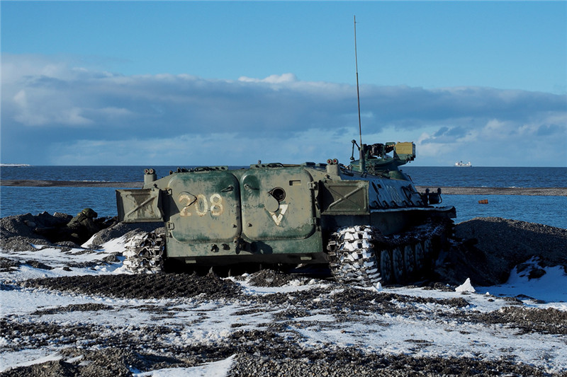 Российская армия провела десантые учения на Северном полюсе