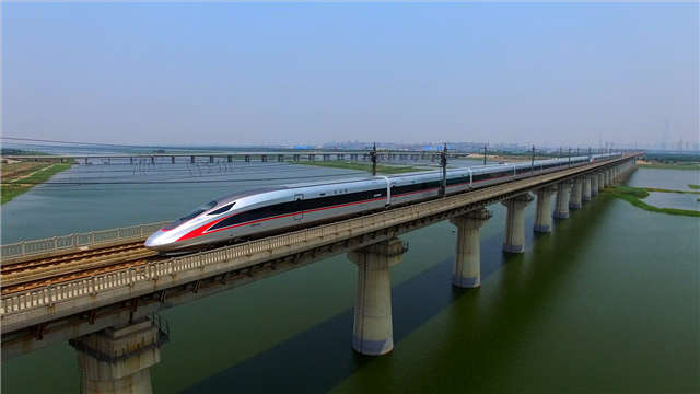 С 21 сентября 2017 года, моторвагонные поезда «Фусин», созданные в соответствии с китайскими стандартами, начали ездить по маршруту Пекин-Шанхай со скоростью 350 км/ч. 