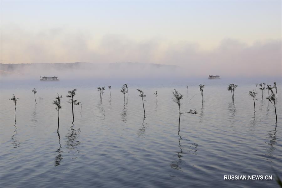 Сказочный туман над озером Тяньцюань