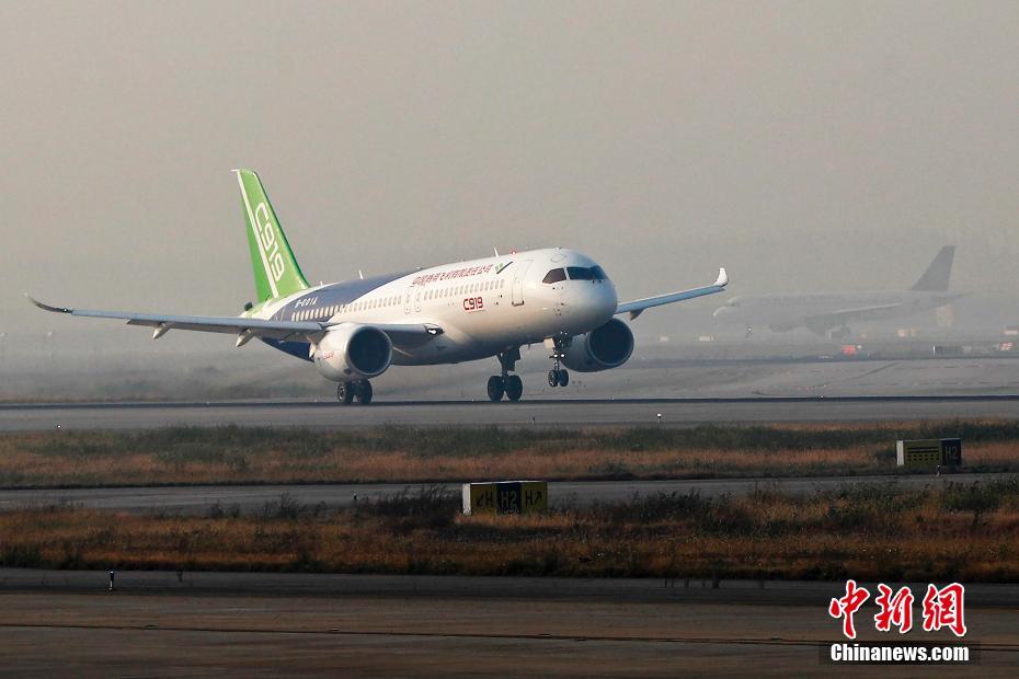 Китайский самолет C919 снова взлетел в небо для перемещения на другую базу 