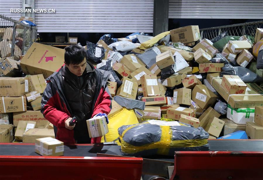 Логистический сектор Китая переживает пиковую нагрузку после массовых онлайн-распродаж по случаю Дня холостяков