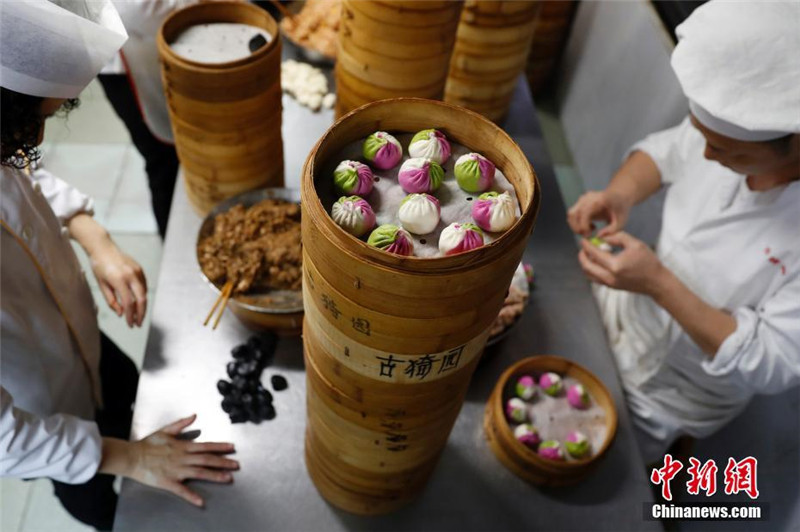 Чтобы посетители могли насладиться настоящим вкусом традиционных булочек на пару Наньсян, мастер Ли разработал стандарт их приготовления.