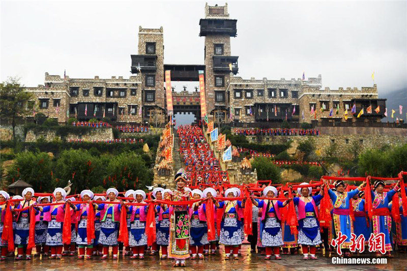 Представители народности цян провинции Сычуань отметили Новый год