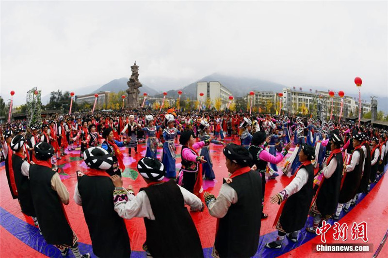 Представители народности цян провинции Сычуань отметили Новый год