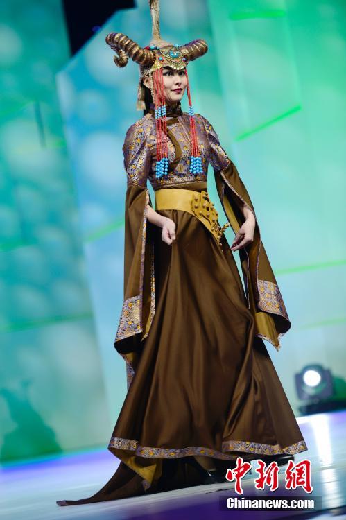 14-й Фестиваль монгольских нарядов и украшений открылся в Хух-Хото
