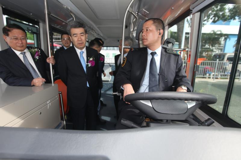 В Шэньчжэне в пробную эксплуатацию введены автобусы, работающие в автоматическом режиме без водителей