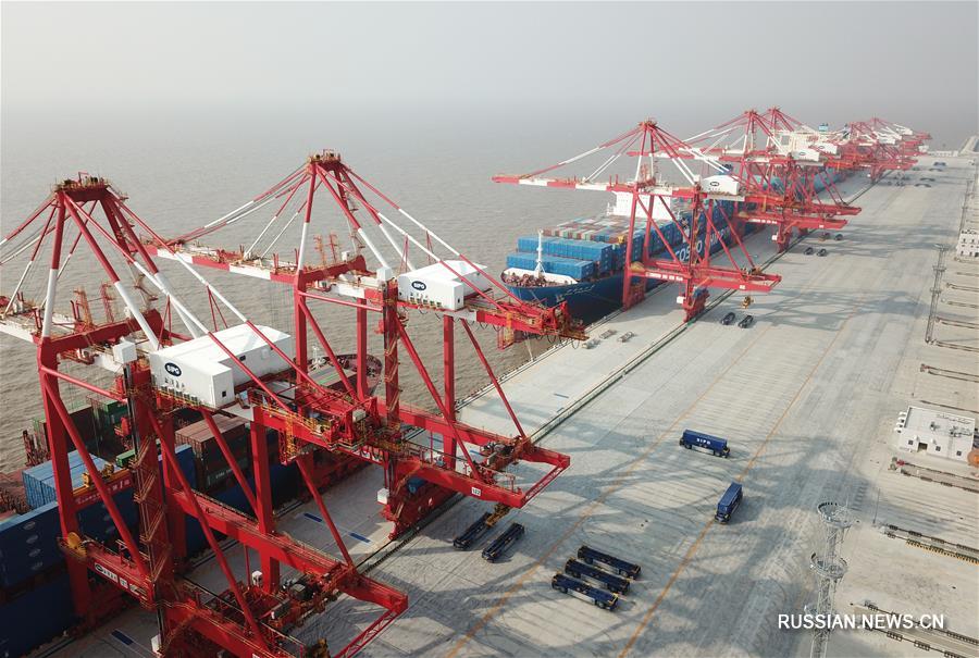 В Китае построен крупнейший в мире автоматизированный контейнерный терминал