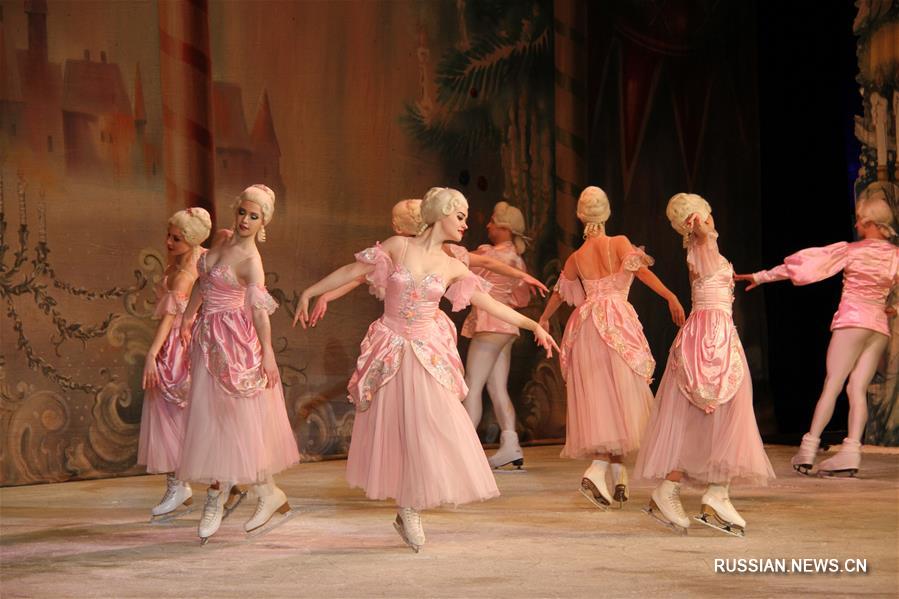 Постановка "Щелкунчик" артистов Государственного балета на льду Санкт-Петербурга в Софии