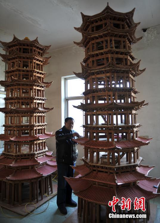 Житель провинции Хэбэй создал миниатюры древних китайских сооружений