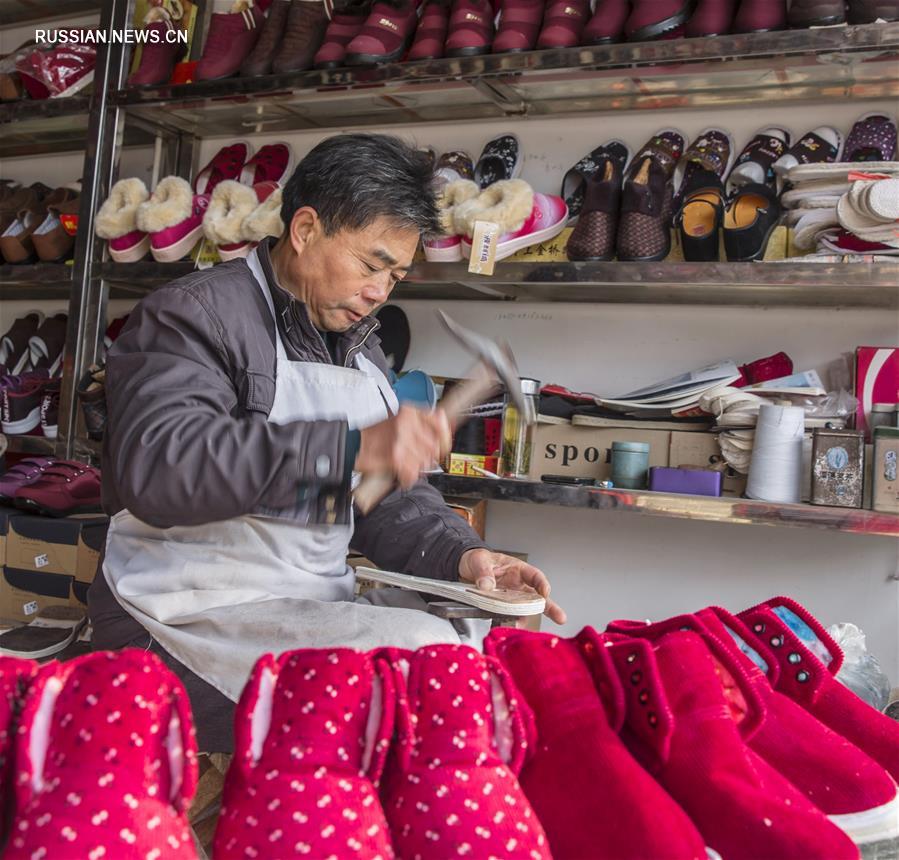 Производство матерчатой обуви "на тысячеслойной подошве" в уезде Хайань