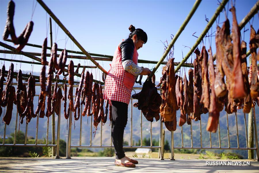 Изготовление традиционных вяленых продуктов на День зимнего солнцестояния в уезде Луншэн