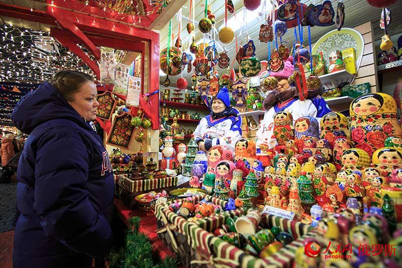 Предновогодняя атмосфера на улицах Москвы