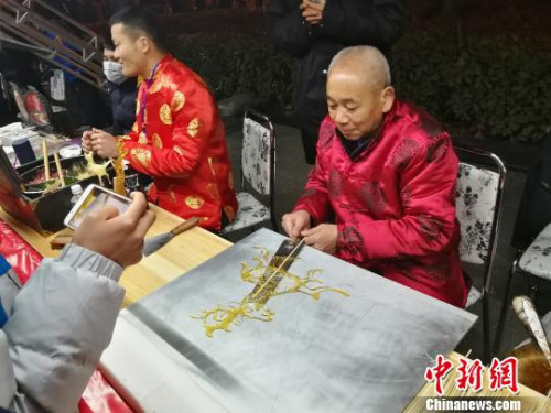 В Чжэнчжоу состоялся показ нематериального культурного наследия