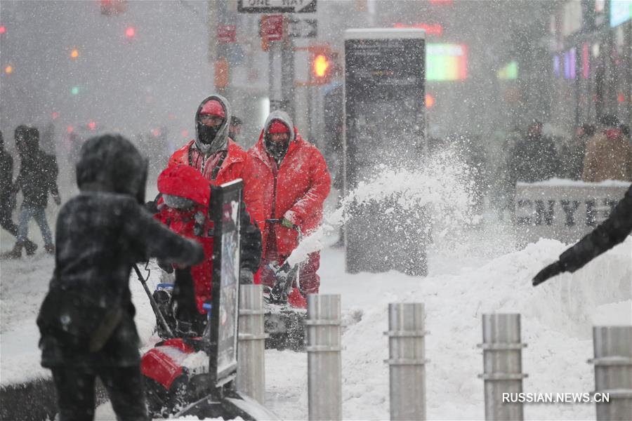 На Нью-Йорк обрушилась снежная буря