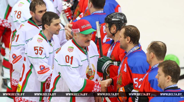 Хоккейная команда Беларуси победила Россию в финале Рождественского турнира