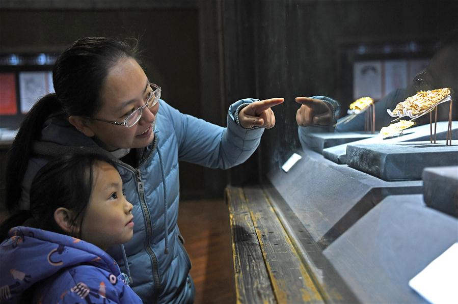 В Музее провинции Цзянси открылась выставка ювелирных украшений времен династии Мин