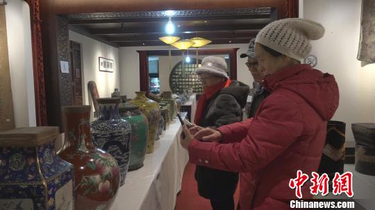 Выставка чая и древних чайных принадлежностей шаньсийских купцов, занимавшихся торговлей по Великому чайному пути