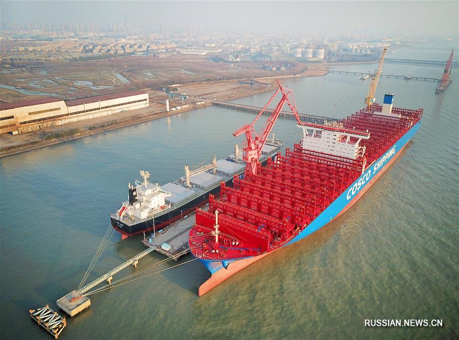 Судно-контейнеровоз нового поколения представили в Китае