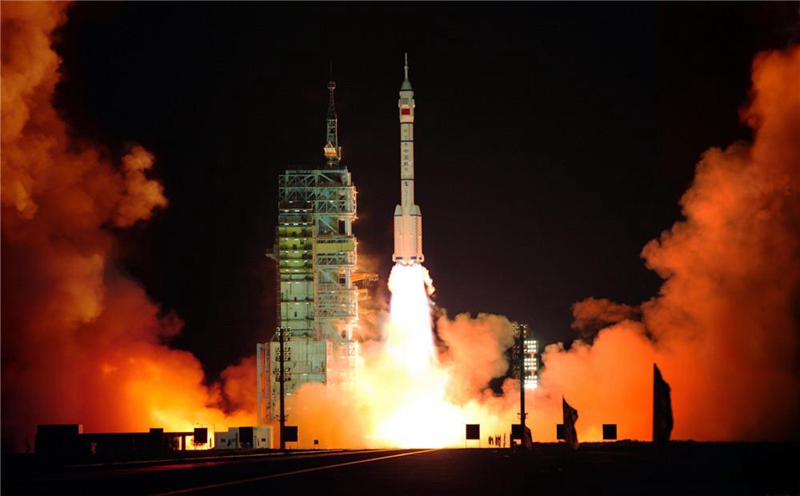 В 21:10 25 сентября 2008 года ракeта-нocитeль «Чанчжэн 2F» успешно вывел пилотируемый космический корабль "Шэньчжоу-7” на орбиту из космодрома Цзюцюань