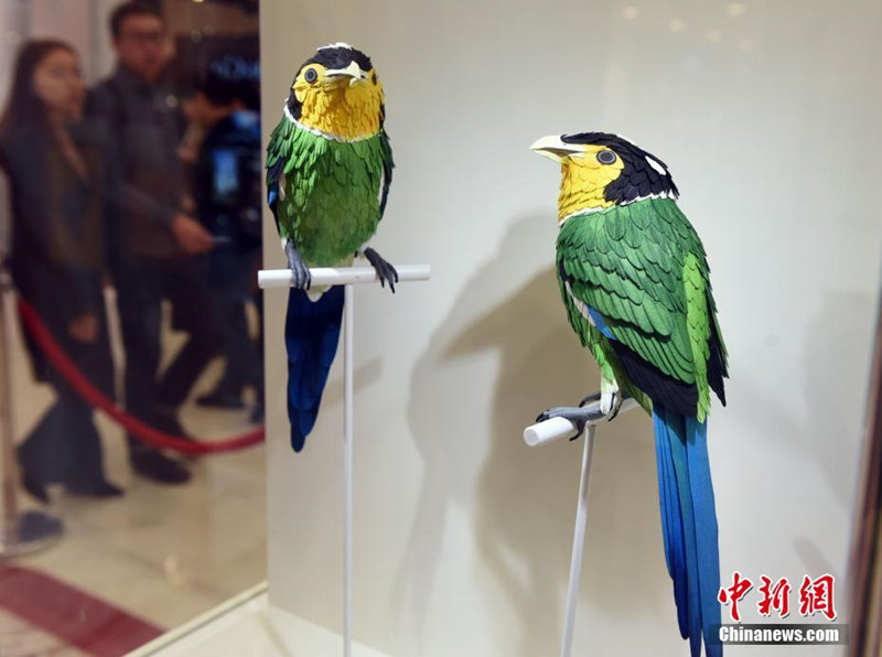 Выставка бумажных скульптур в Сянгане призывает к защите птиц