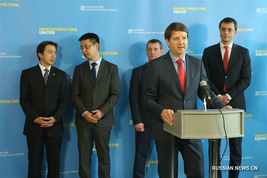 Компания из КНР успешно завершила первую часть проекта по дноуглублению в украинском порту "Южный"