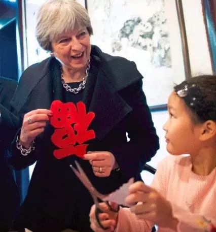 Британские СМИ незаслуженно высмеяли Терезу Мэй во время ее визита в Шанхай
