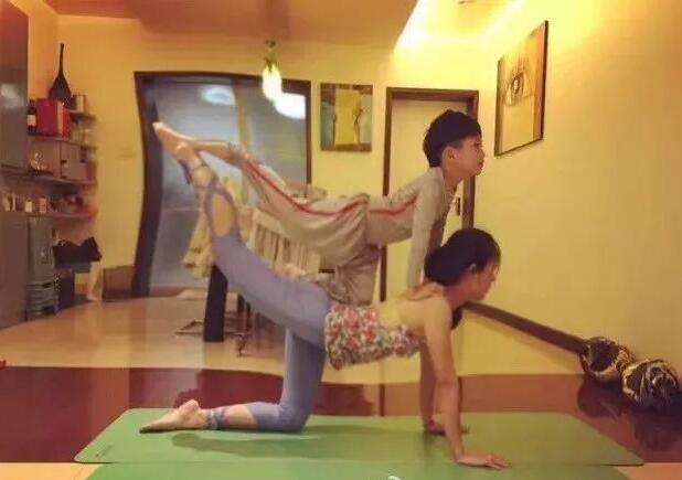 Самый молодой инструктор йоги в Китае