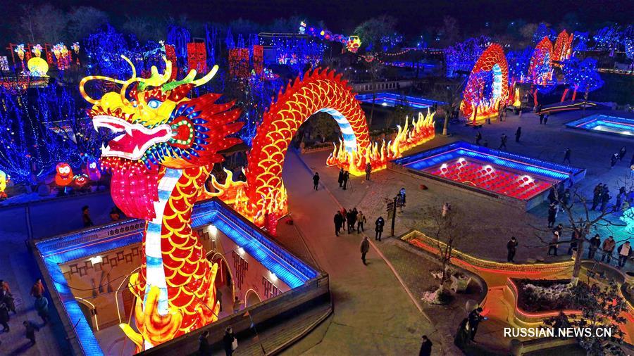 В подземных двориках городского округа Саньмэнься открылся Фестиваль разноцветных фонариков