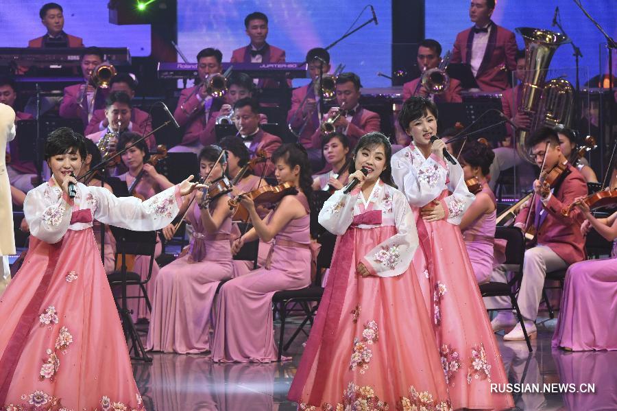 В Канныне северокорейская делегация деятелей искусств провела первое выступление