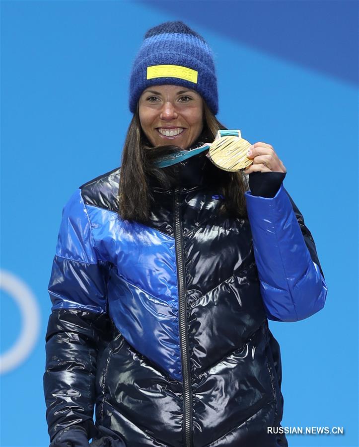 Церемония награждения призеров женского скиатлона на ОИ-2018