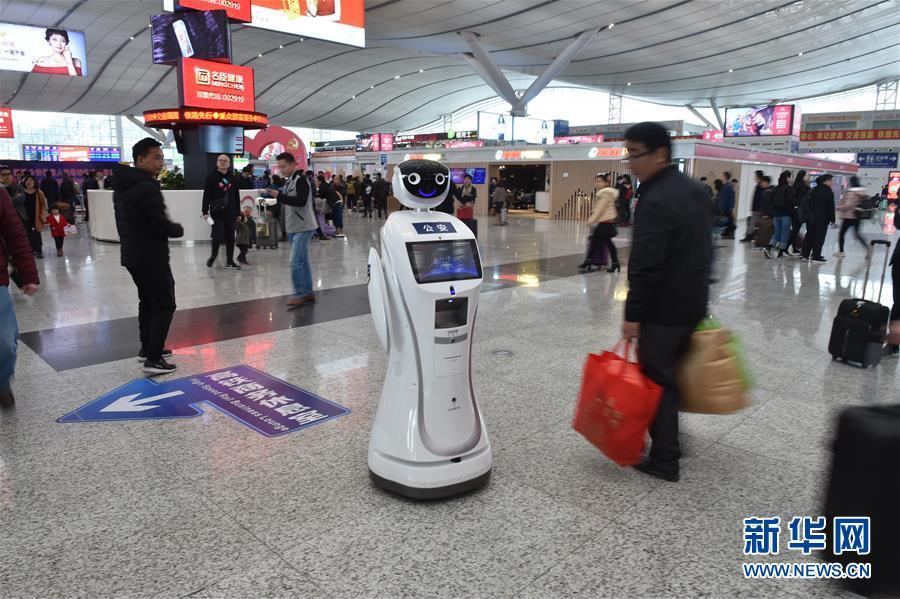Роботы-милиционеры появились на Северном железнодорожном вокзале в городе Шэньчжэнь