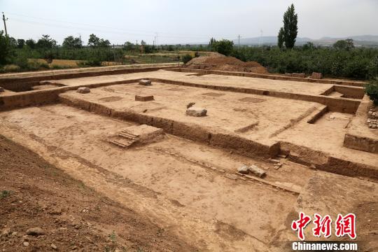 На месте мавзолея императора Тан Дайцзуна вырыли 27 каменных барельефов
