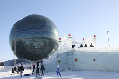 Cамый большой открытый ледовый каток в Астане стал излюбленным местом отдыха гостей и жителей столицы