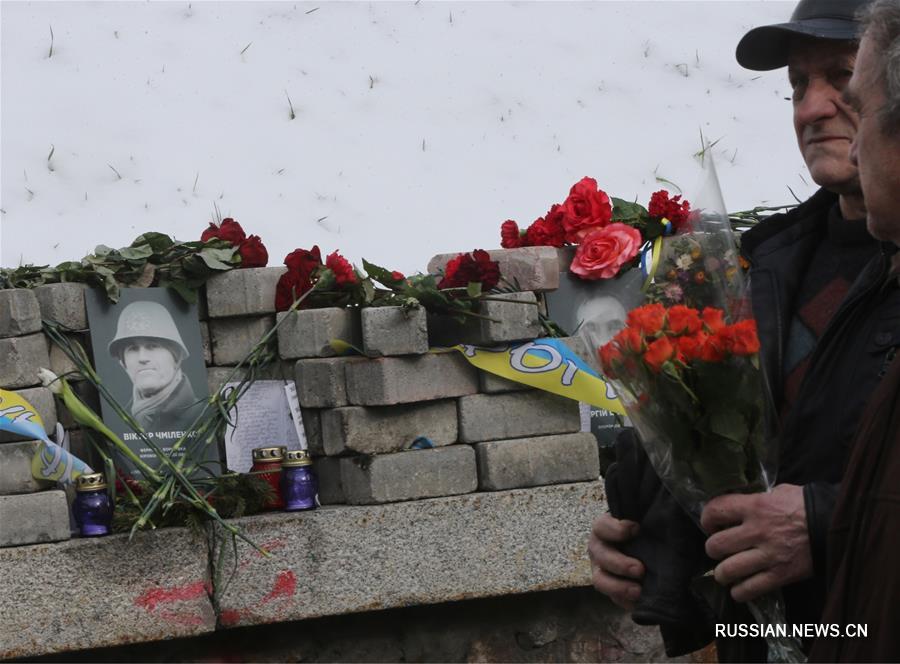 В Киеве проходят траурные мероприятия по погибшим во время протестов 2014 года