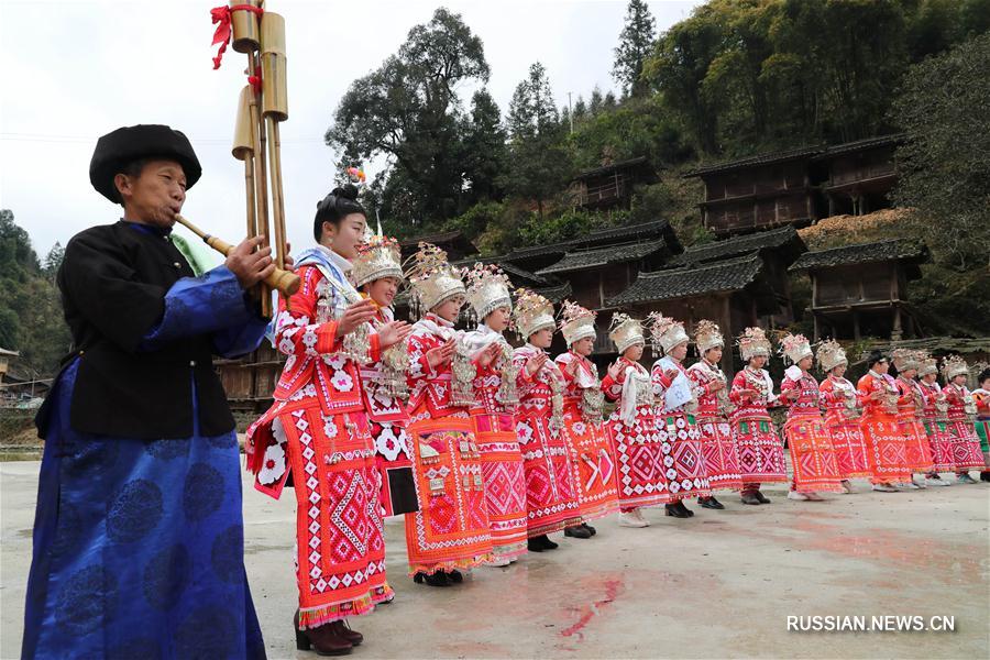 В мяоской деревне Цэньцзуй седьмой день празднуют Новый год по лунному календарю