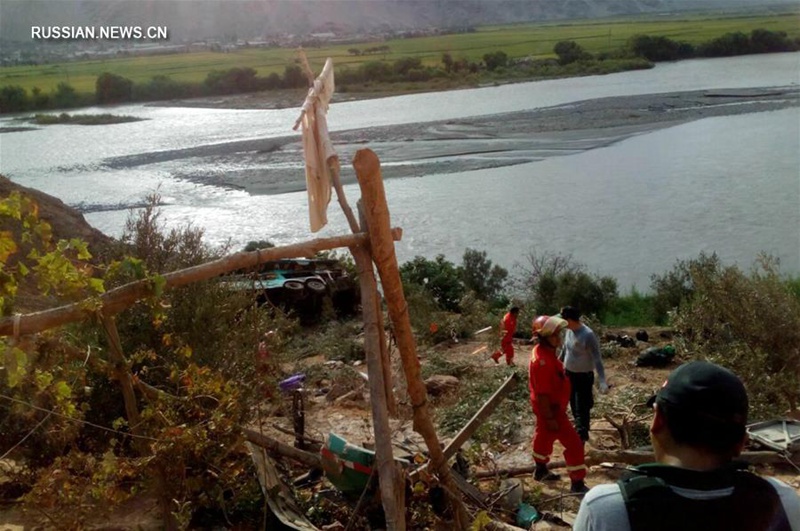 В Перу не менее 35 человек погибли при падении автобуса в пропасть